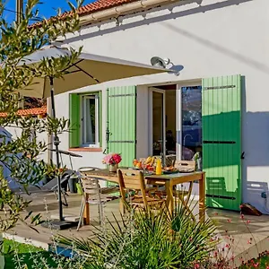 Le Cabanon De Virginie Hébergement de vacances Salin-de-Giraud